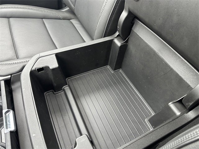 Used 2024 GMC Yukon XL Denali w/ Advanced Technology Package image 27