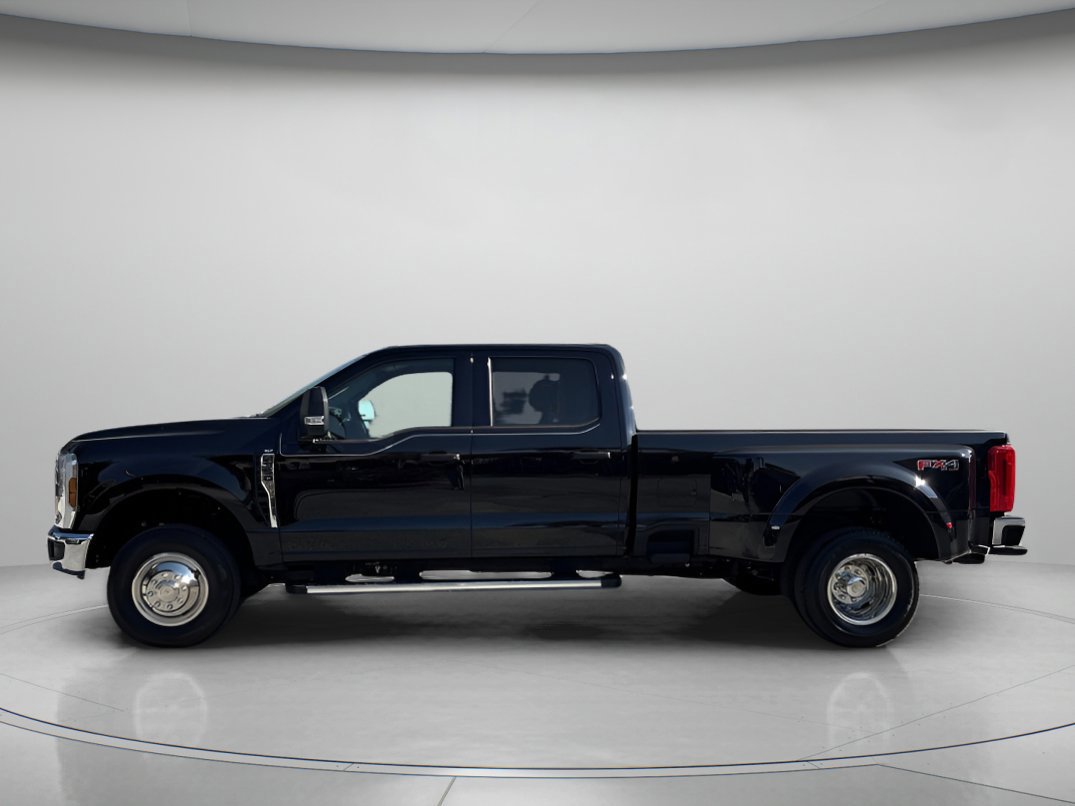 Certified 2025 Ford F350 XLT w/ FX4 Off-Road Package image 2