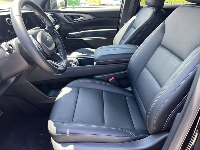 Used 2026 Chevrolet Traverse LT FWD image 14