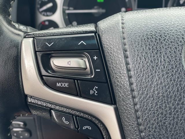 Used 2019 Toyota Land Cruiser w/ Carpet Mat Package image 10