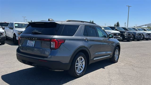 Certified 2025 Ford Explorer Active RWD image 3