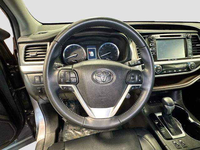 Used 2019 Toyota Highlander XLE AWD/4WD image 10