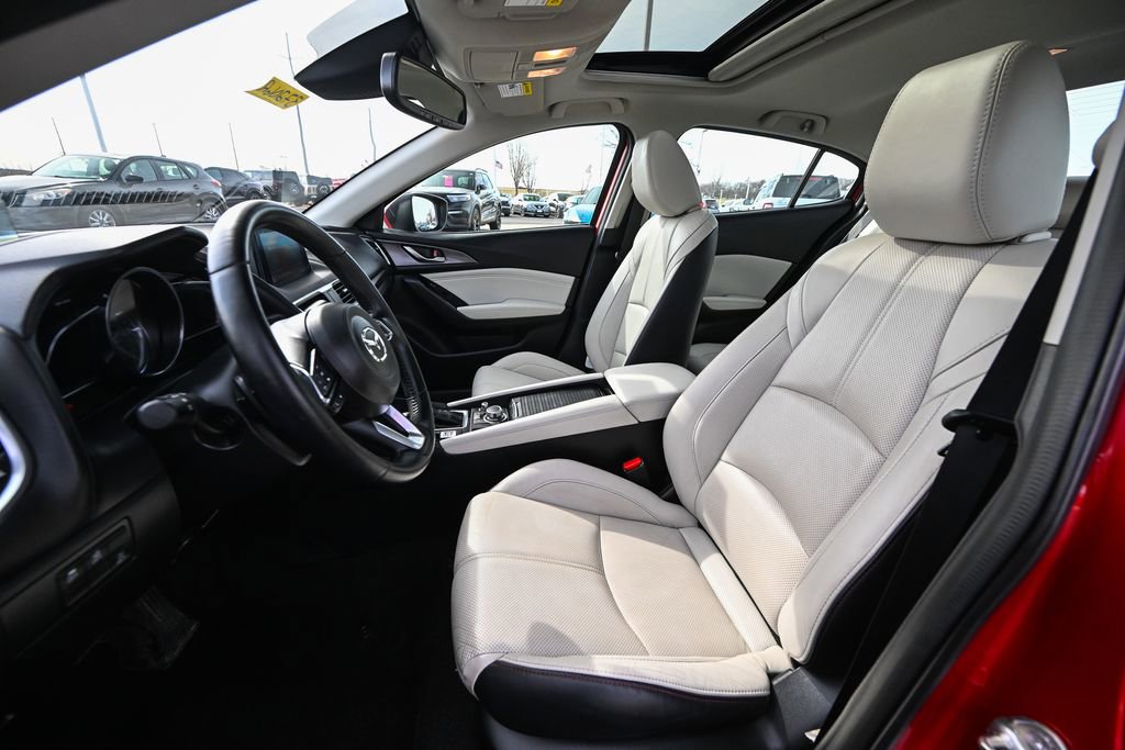 Used 2018 MAZDA MAZDA3 Grand Touring w/ Premium Equipment Package FWD image 17
