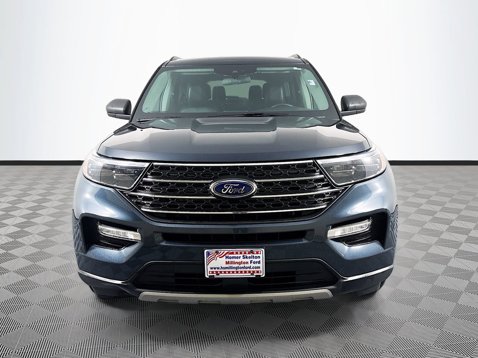 Certified 2022 Ford Explorer XLT w/ Equipment Group 202A AWD/4WD image 2