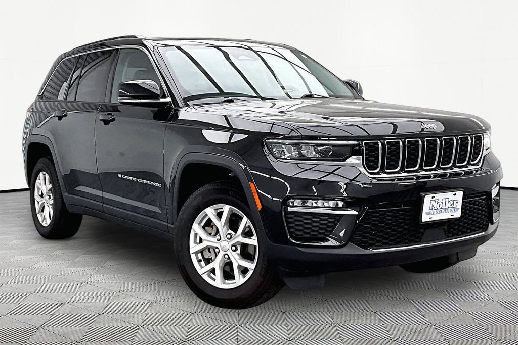Used 2023 Jeep Grand Cherokee Limited w/ Trailer Tow Prep Group (B) AWD/4WD image 12