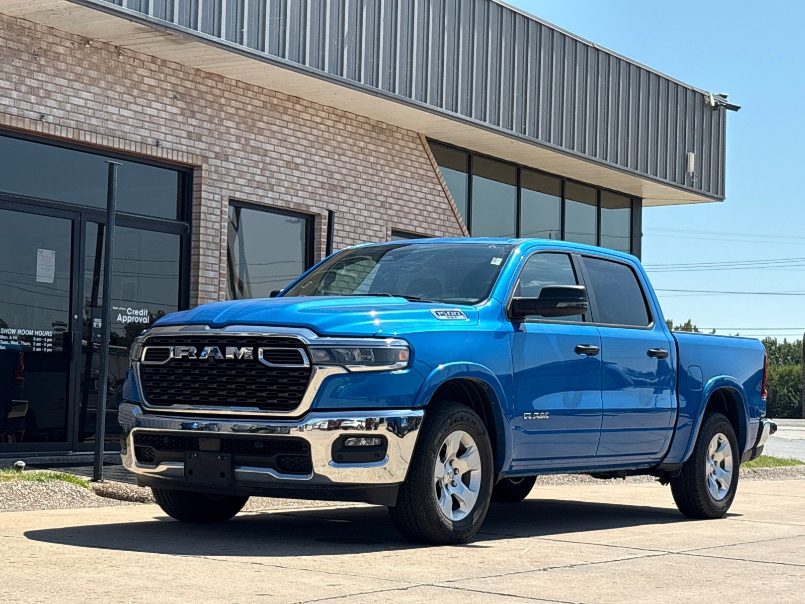 Used 2025 RAM 1500 Big Horn AWD/4WD image 1