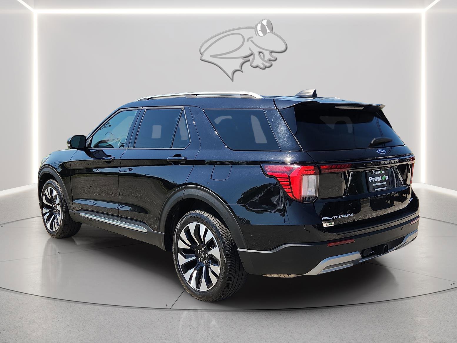 Certified 2025 Ford Explorer Platinum w/ LUX Leather Package AWD/4WD image 3