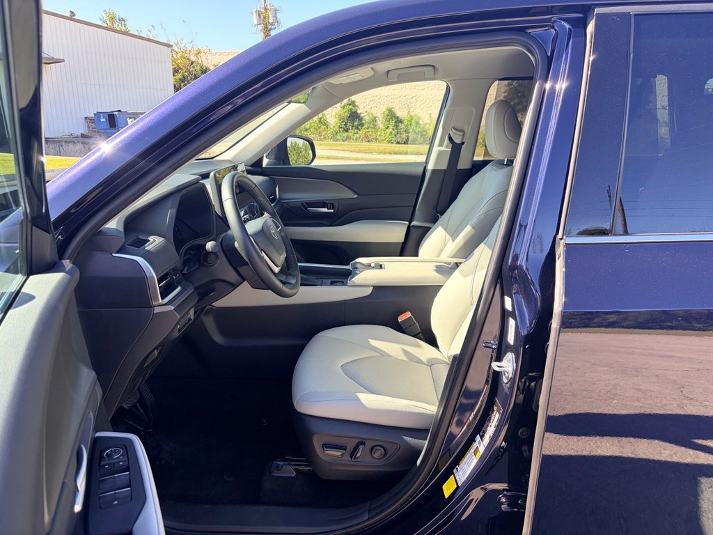 Used 2026 Toyota Grand Highlander FWD image 18