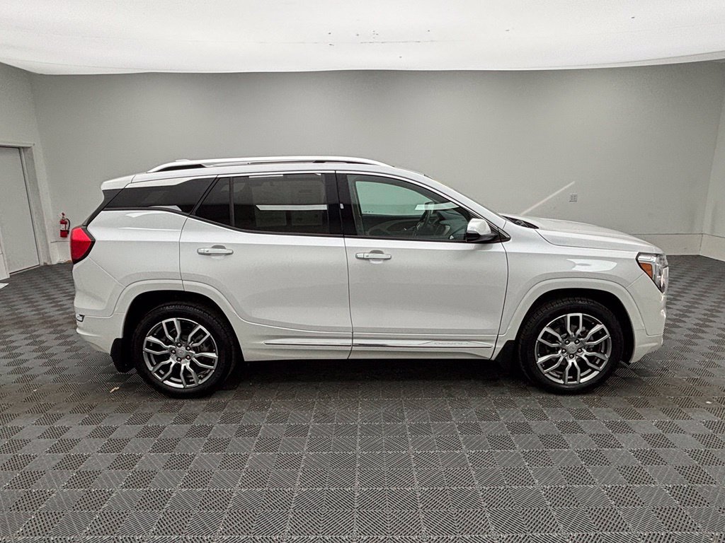 Used 2023 GMC Terrain Denali w/ LPO, Floor Liner Package AWD/4WD image 7