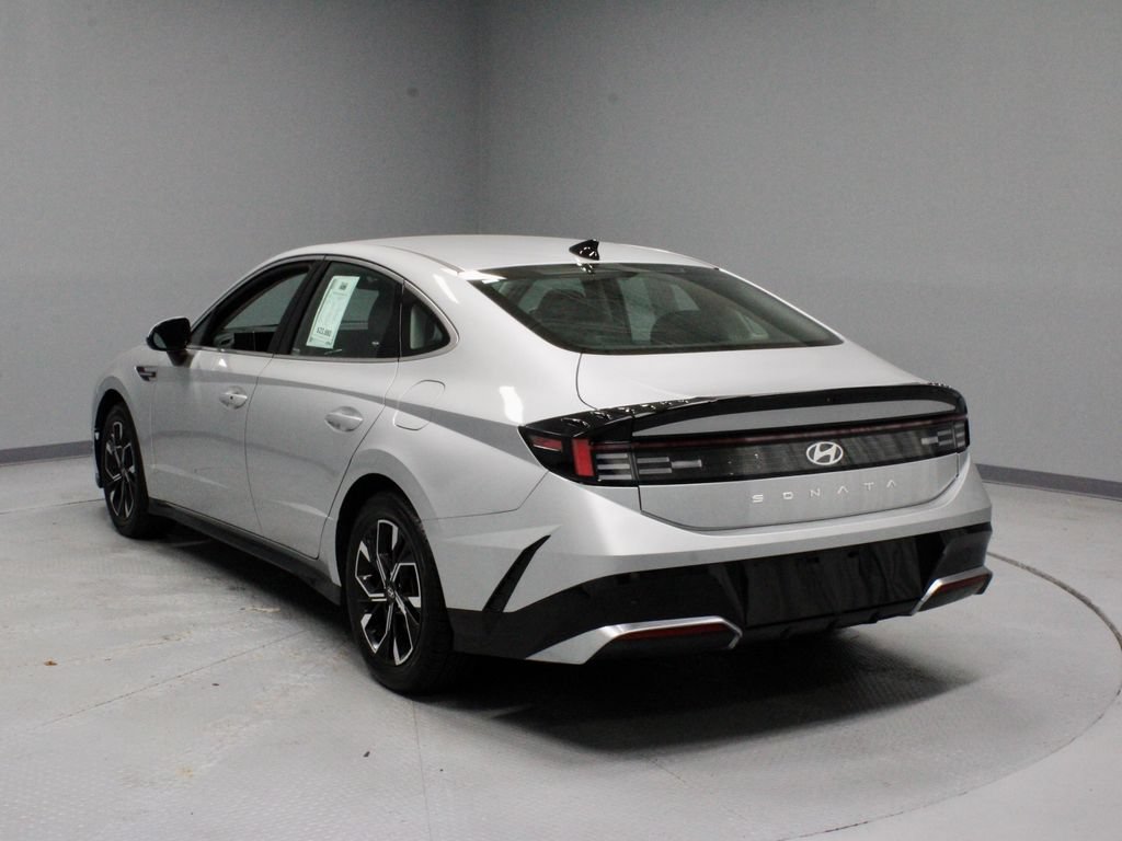 Used 2025 Hyundai Sonata SEL FWD image 9