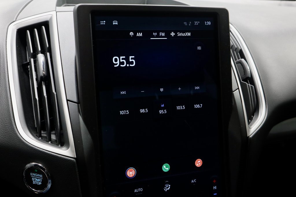 Certified 2021 Ford Edge SE image 3