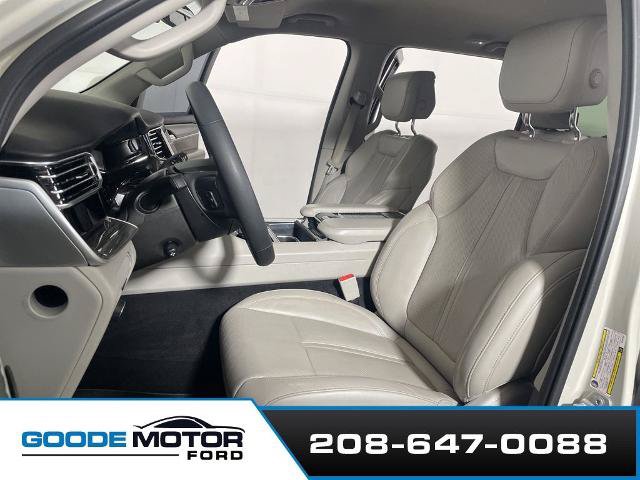 Used 2022 Jeep Wagoneer Series II AWD/4WD image 10