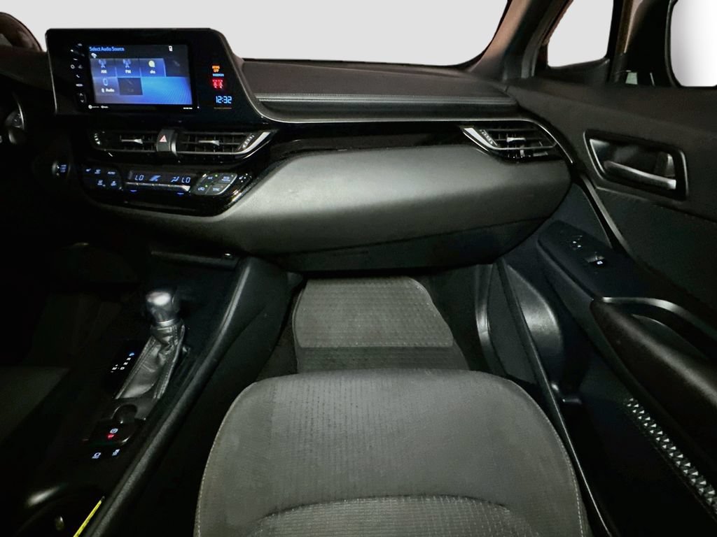 Used 2018 Toyota C-HR XLE FWD image 31
