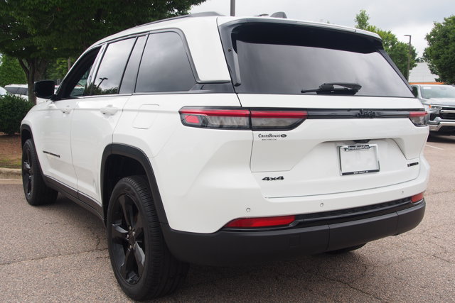 Used 2024 Jeep Grand Cherokee Limited w/ Black Appearance Package AWD/4WD image 5