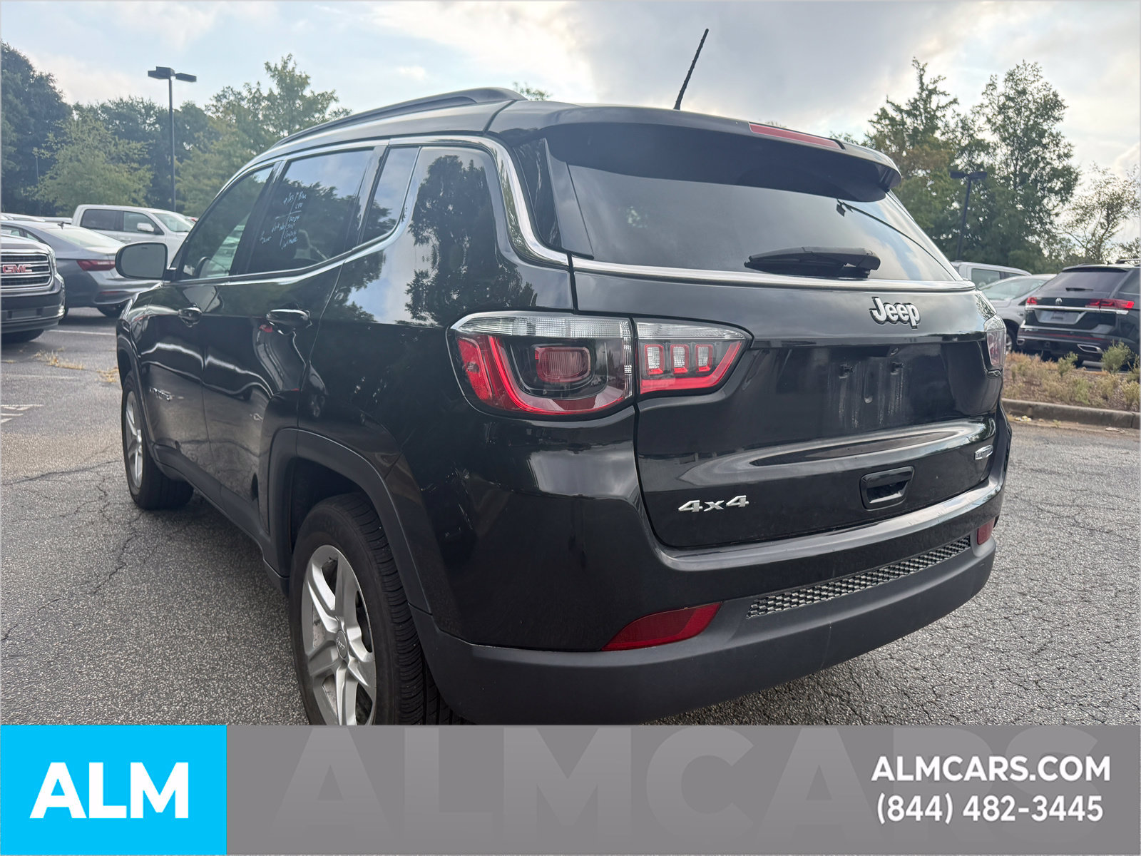 Used 2024 Jeep Compass Latitude AWD/4WD image 14