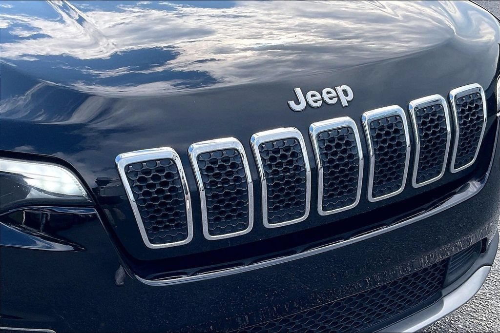 Used 2019 Jeep Cherokee Limited w/ Luxury Group FWD image 28