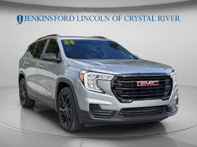 Used 2024 GMC Terrain SLE w/ Driver Convenience Package FWD image 17