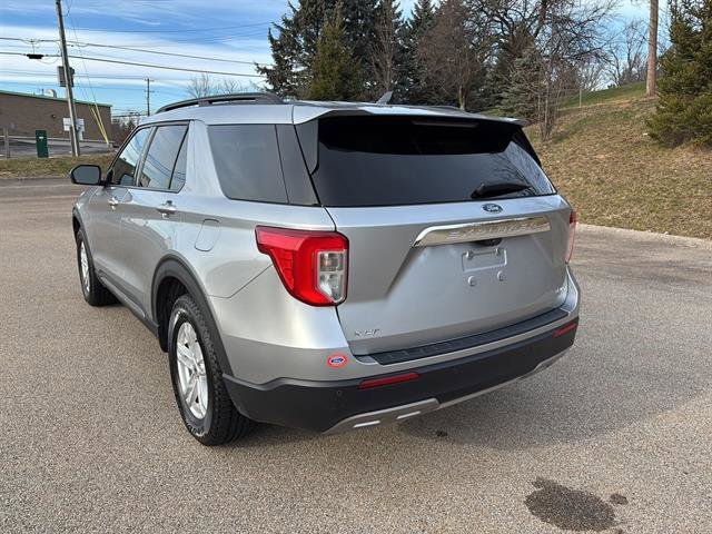 Certified 2022 Ford Explorer XLT w/ Equipment Group 202A image 3