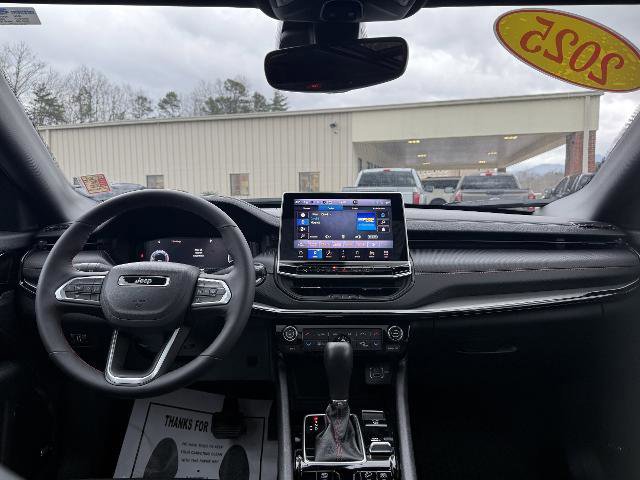 Used 2025 Jeep Compass Trailhawk w/ Trailhawk Elite Group image 9