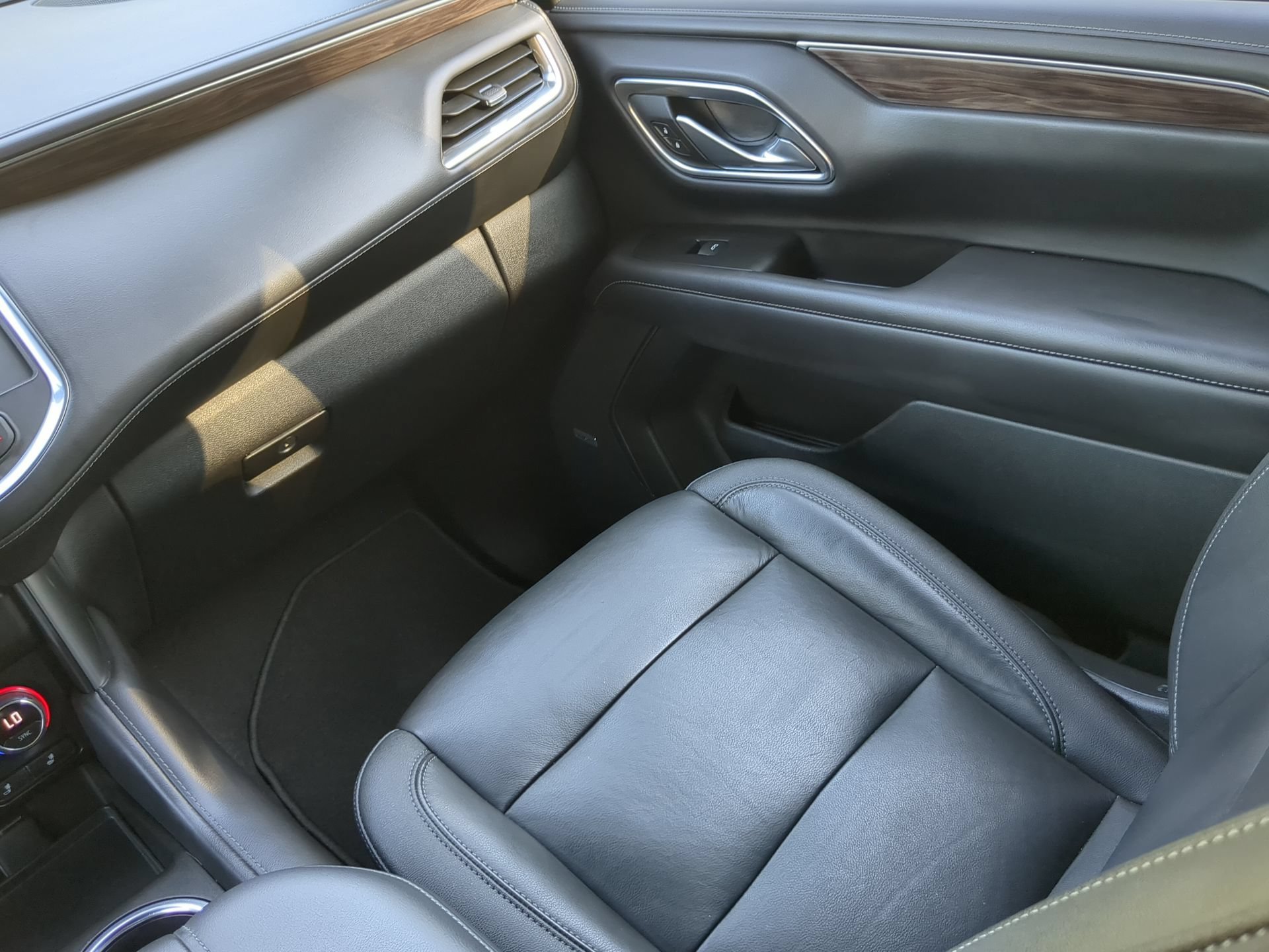 Used 2021 Chevrolet Suburban LT RWD image 53