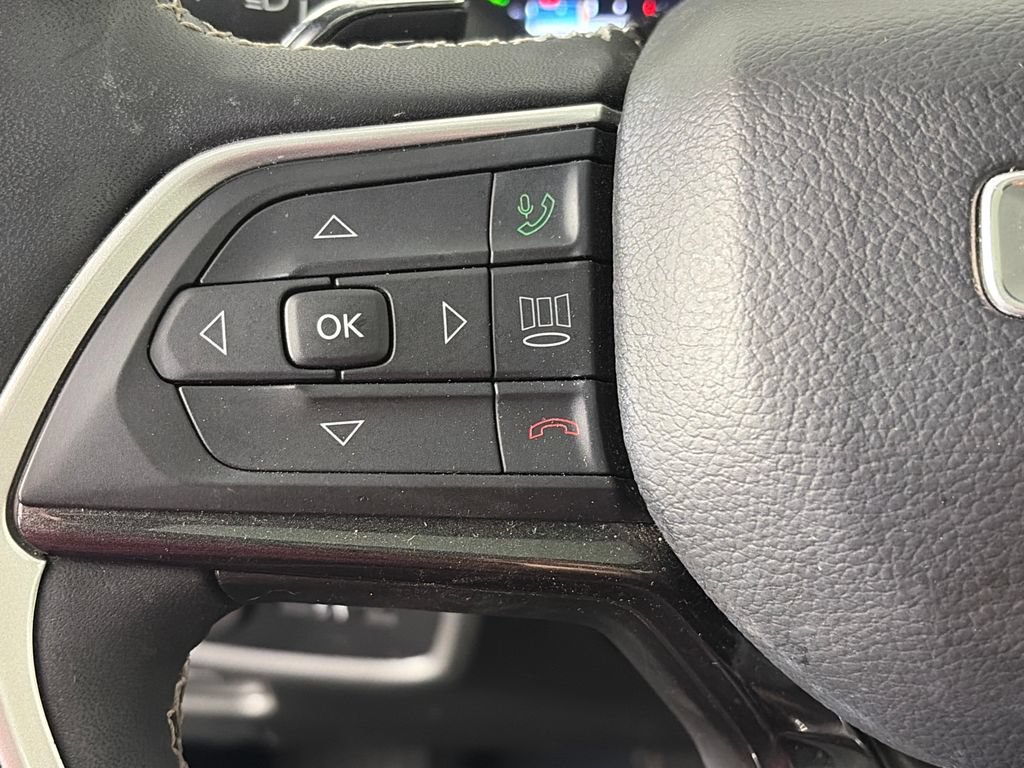 Used 2023 Jeep Grand Cherokee Altitude AWD/4WD image 17