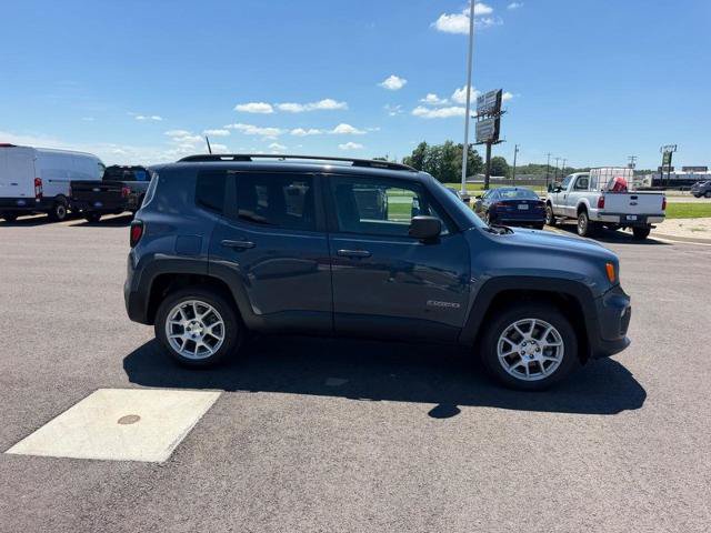 Used 2020 Jeep Renegade Sport w/ Sport Appearance Group AWD/4WD image 4