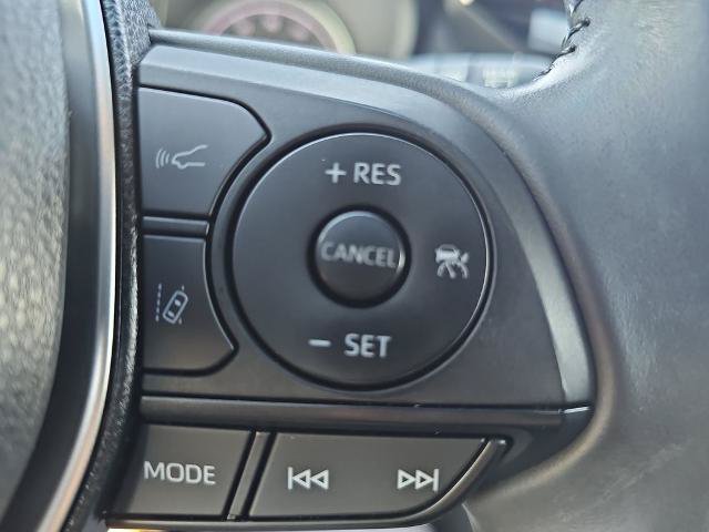 Used 2021 Toyota Venza LE AWD/4WD image 18
