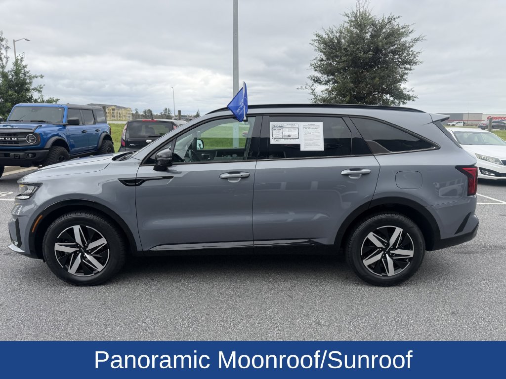 Used 2023 Kia Sorento EX w/ Panoramic Sunroof Package FWD image 5