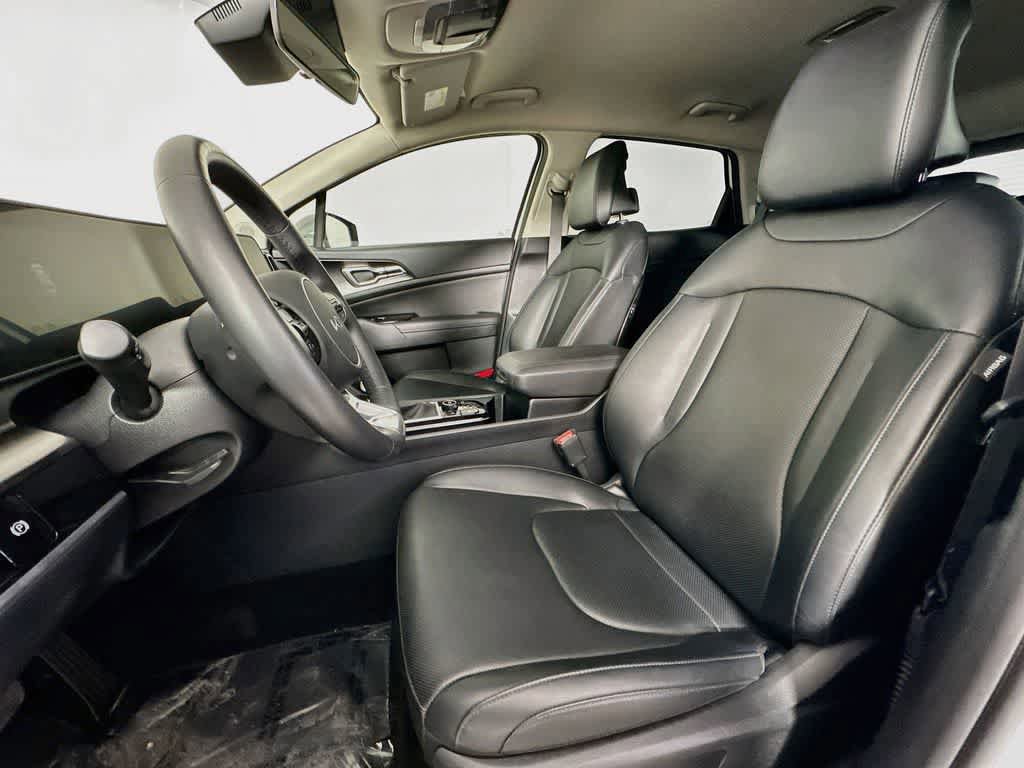 Used 2025 Kia Sportage EX FWD image 14