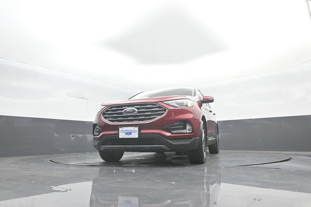Certified 2019 Ford Edge Titanium w/ Cold Weather Package AWD/4WD image 37