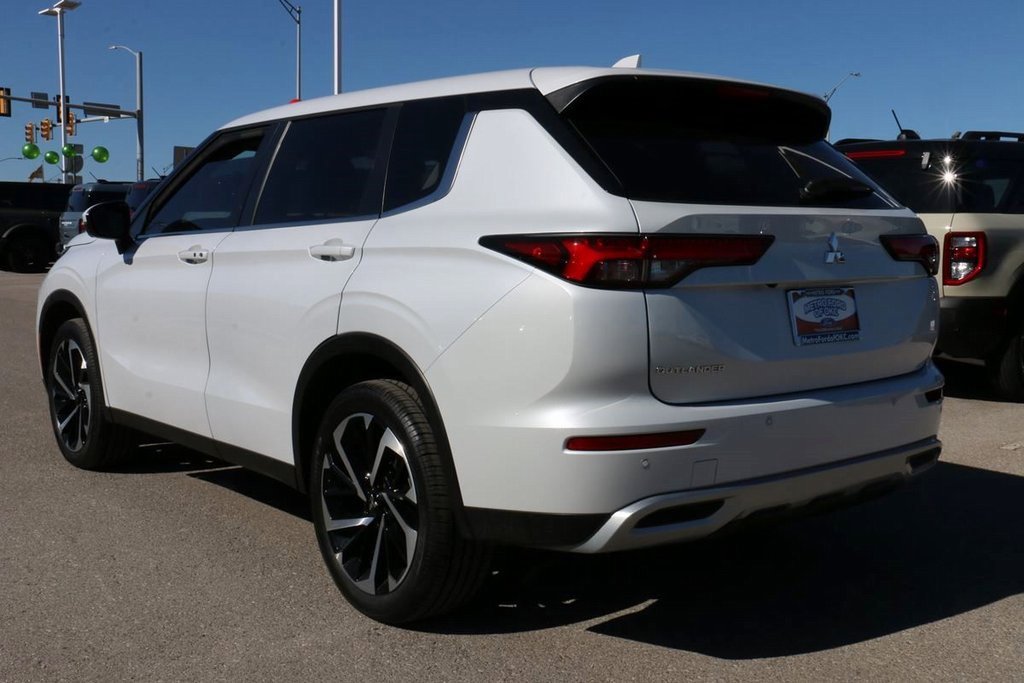 Used 2024 Mitsubishi Outlander SE image 7