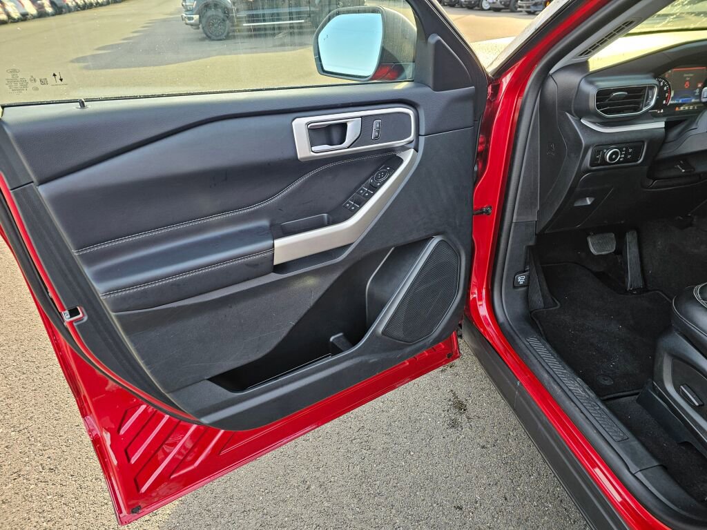 Certified 2023 Ford Explorer XLT w/ Equipment Group 202A image 17