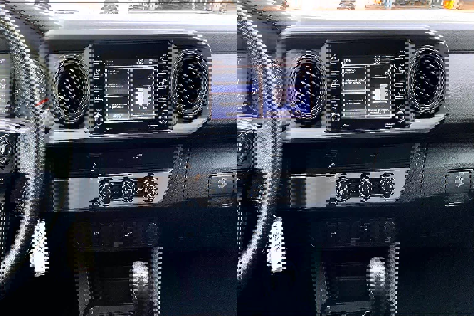 Used 2020 Toyota Tacoma SR w/ SX Package image 10