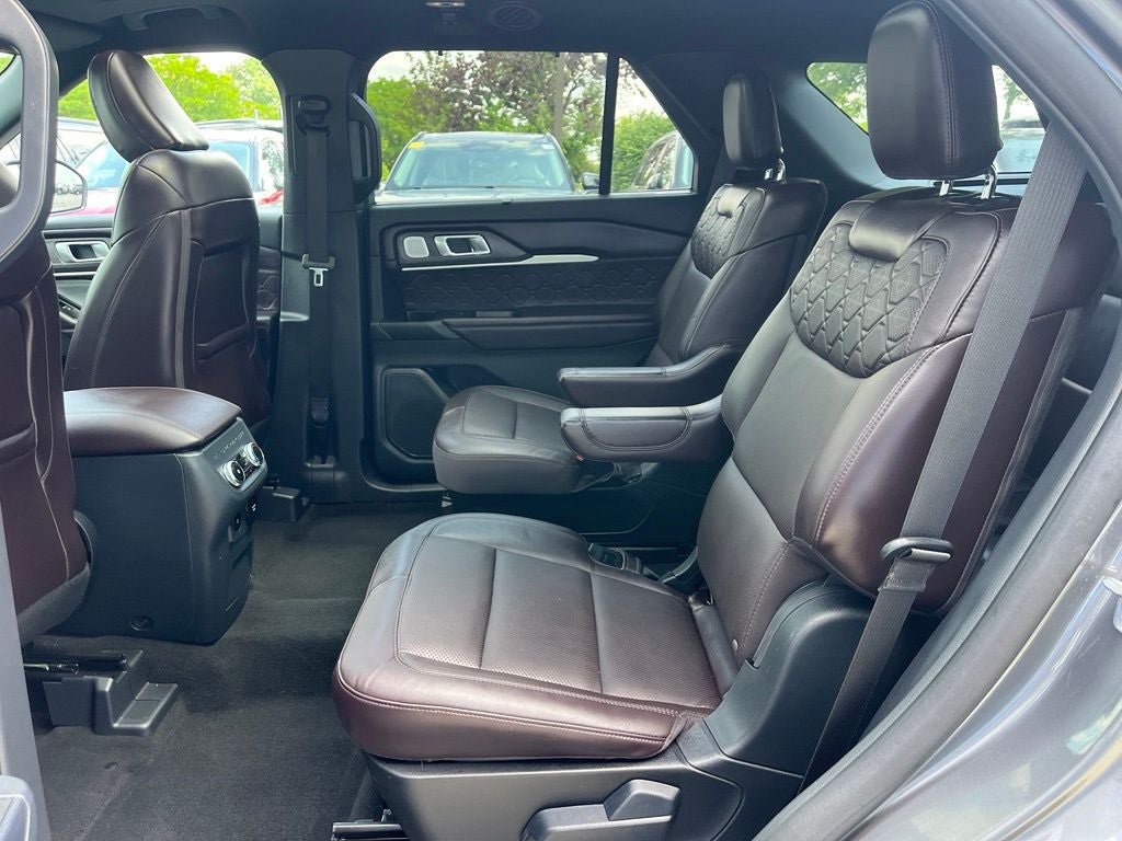 Certified 2025 Ford Explorer Platinum w/ Ultimate Package AWD/4WD image 13
