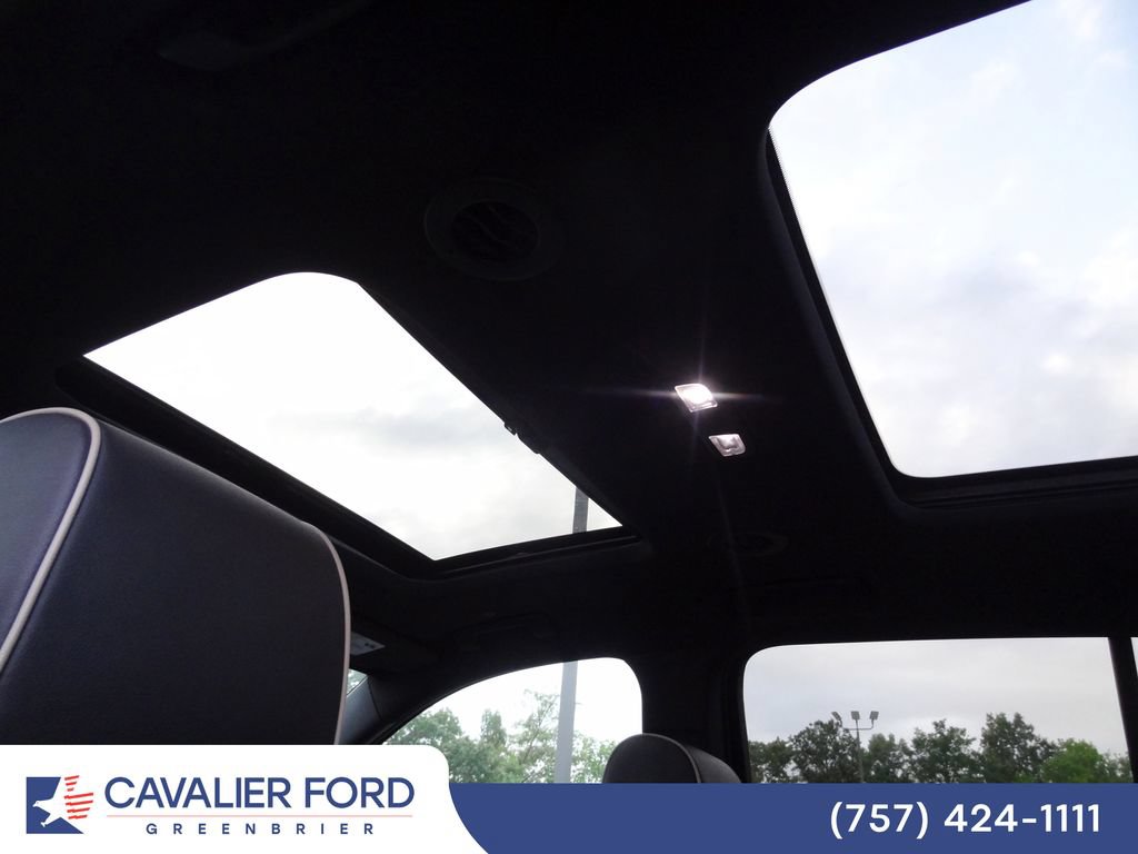 Used 2023 Chevrolet Traverse Premier w/ Redline Edition AWD/4WD image 12