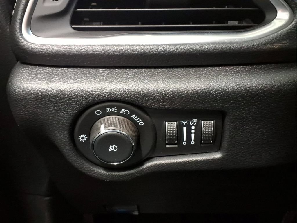 Used 2025 Chrysler Pacifica Limited FWD image 20