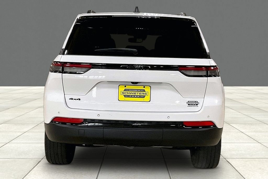 Used 2023 Jeep Grand Cherokee Altitude AWD/4WD image 4