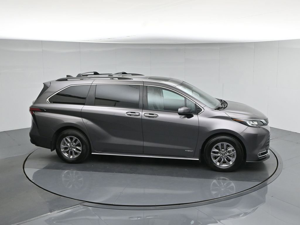 Used 2021 Toyota Sienna XLE FWD image 58