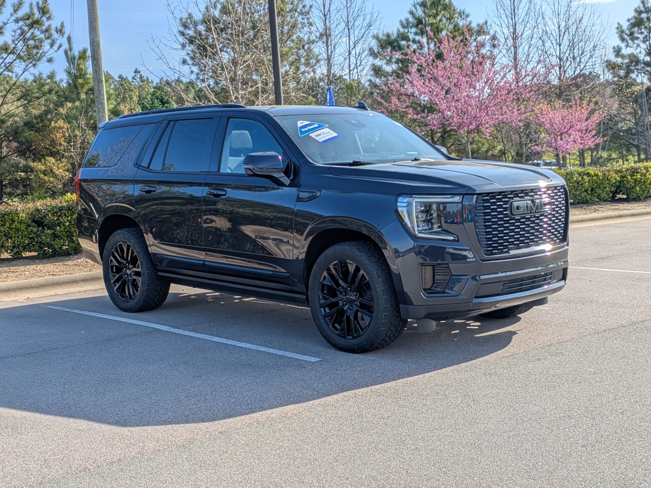 Used 2023 GMC Yukon Denali w/ LPO, Floor Liner Package AWD/4WD image 1