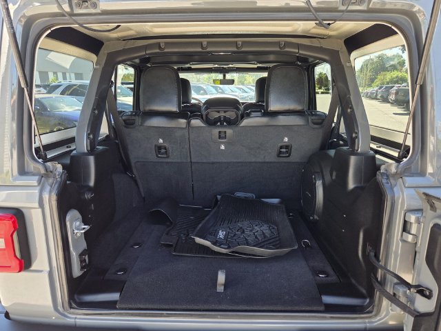 Used 2023 Jeep Wrangler Unlimited Rubicon w/ LED Lighting Group AWD/4WD image 19