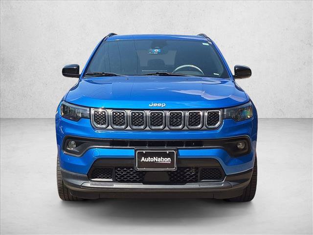 Used 2023 Jeep Compass Latitude w/ Sun and Sound Group AWD/4WD image 2