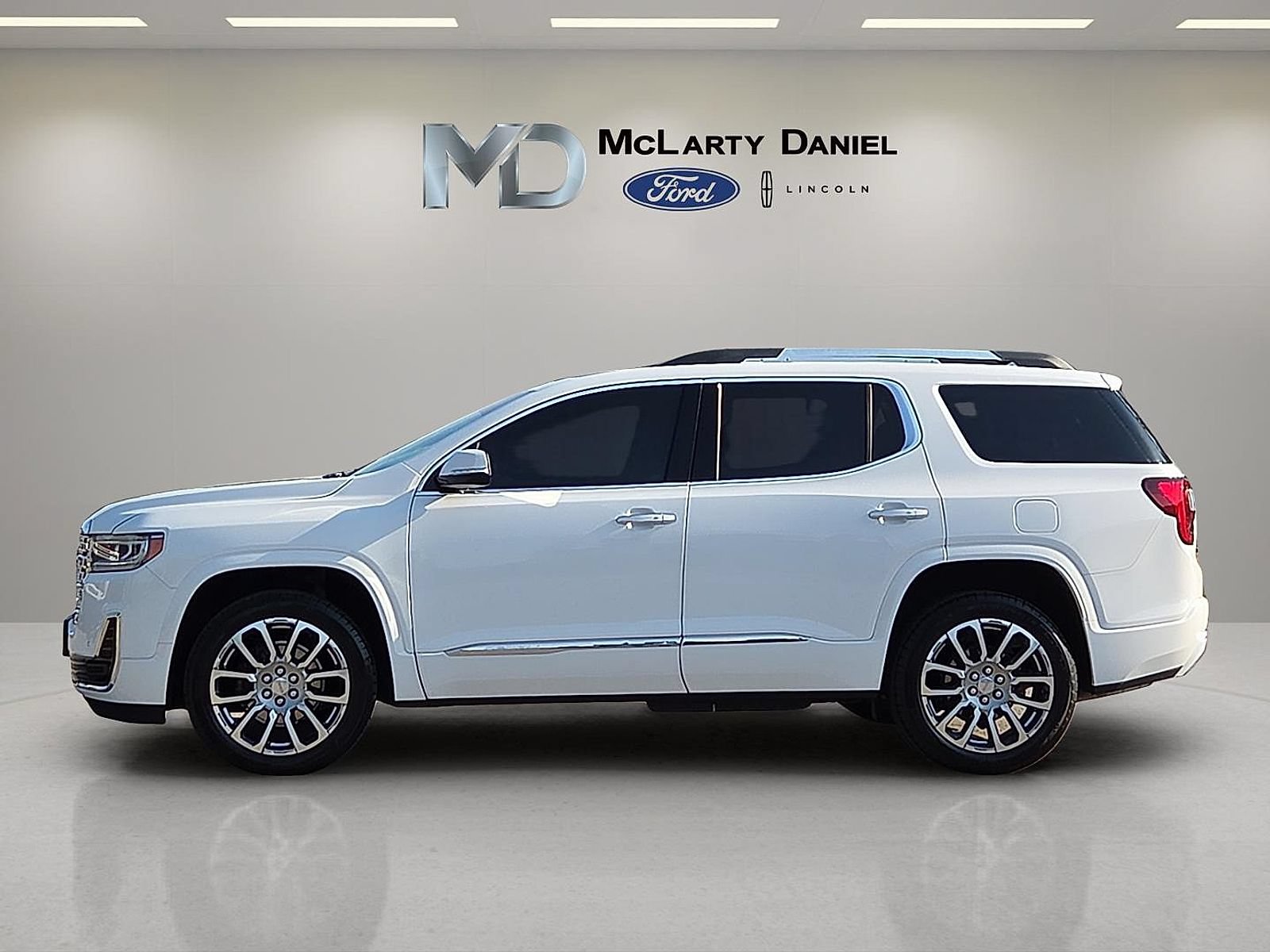 Used 2023 GMC Acadia Denali FWD image 3