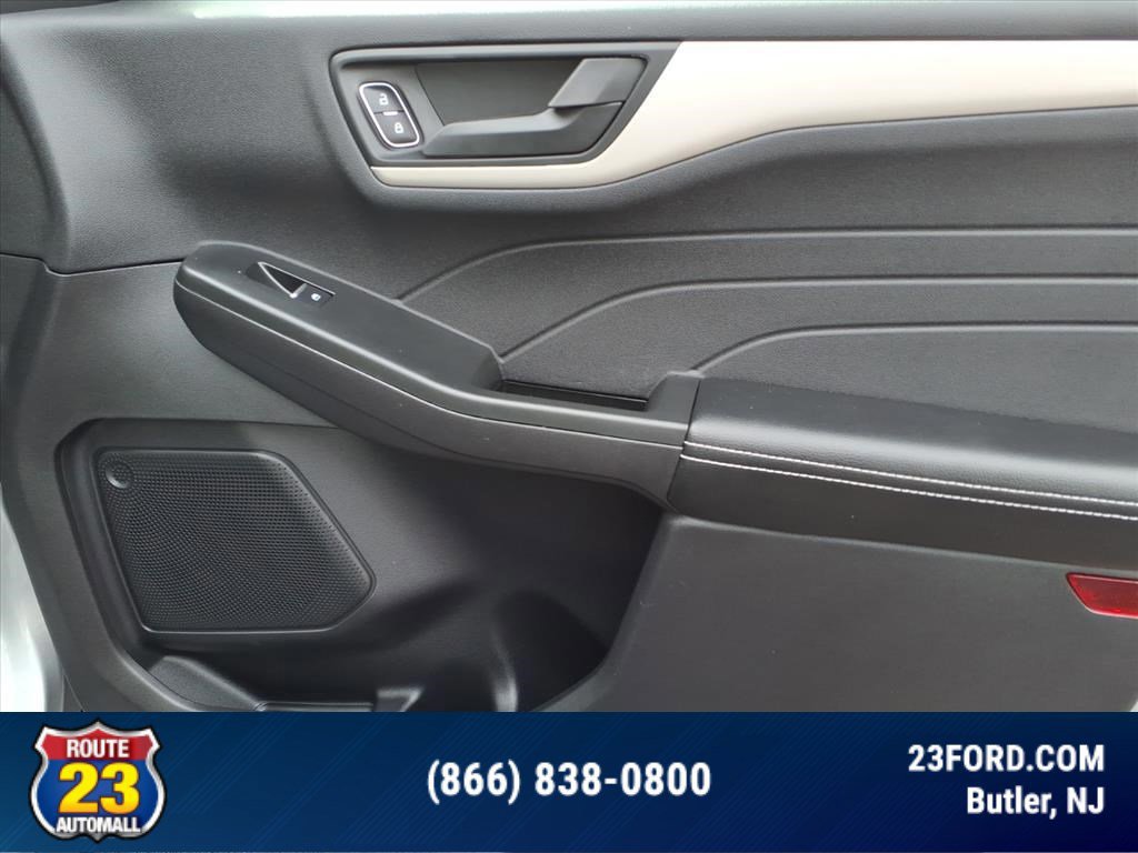 Certified 2022 Ford Escape SE image 9