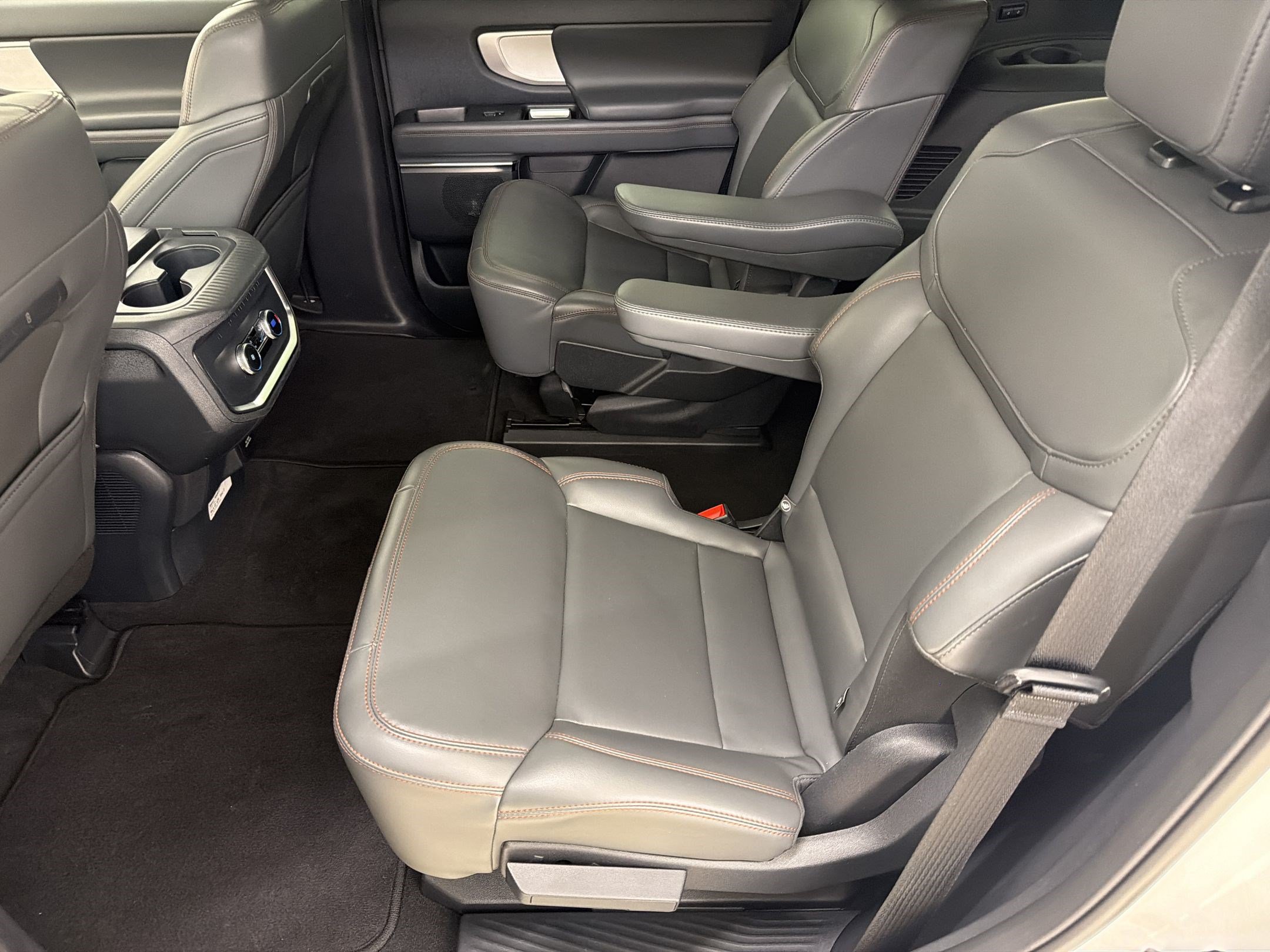 Certified 2025 Ford Expedition Active AWD/4WD image 21