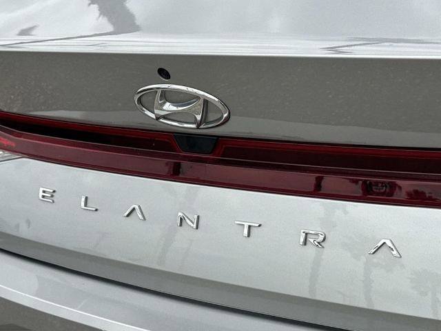 Used 2021 Hyundai Elantra SE FWD image 26