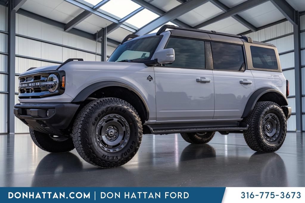 Certified 2025 Ford Bronco Outer Banks w/ Sasquatch Package AWD/4WD image 2