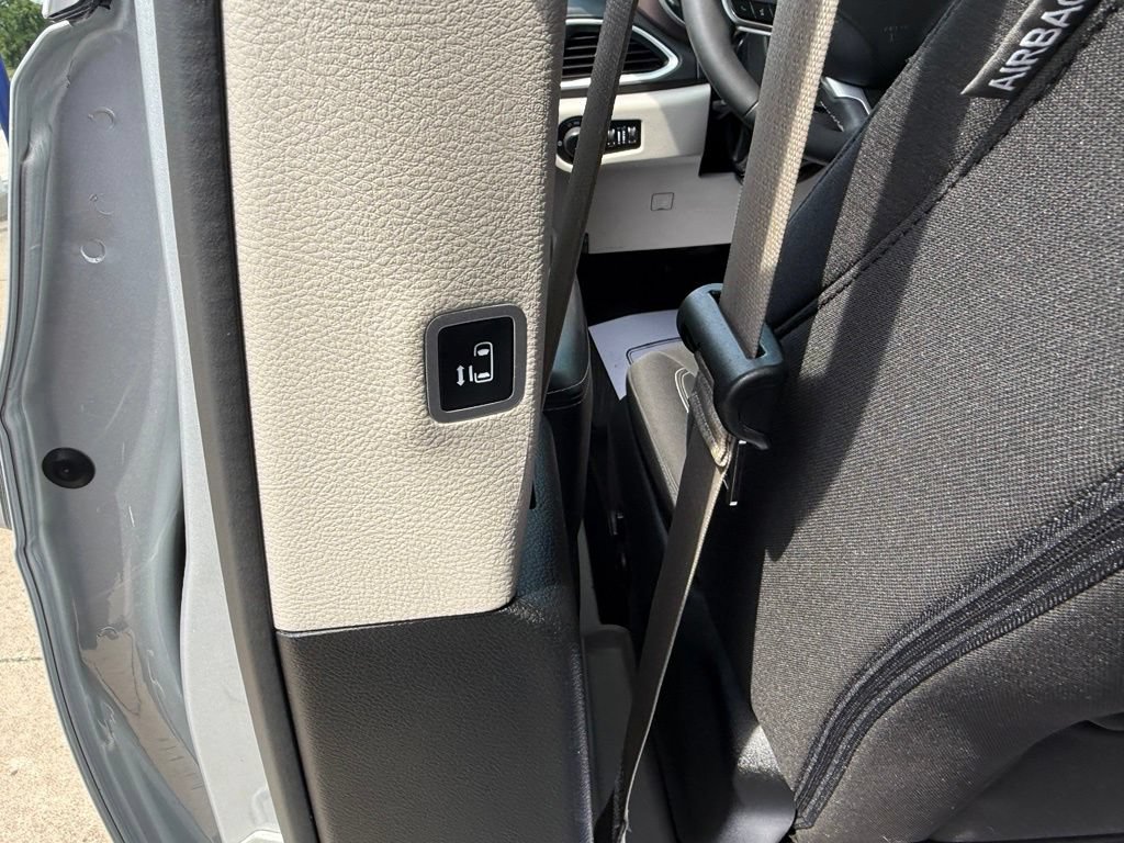 Used 2024 Chrysler Voyager LX FWD image 20