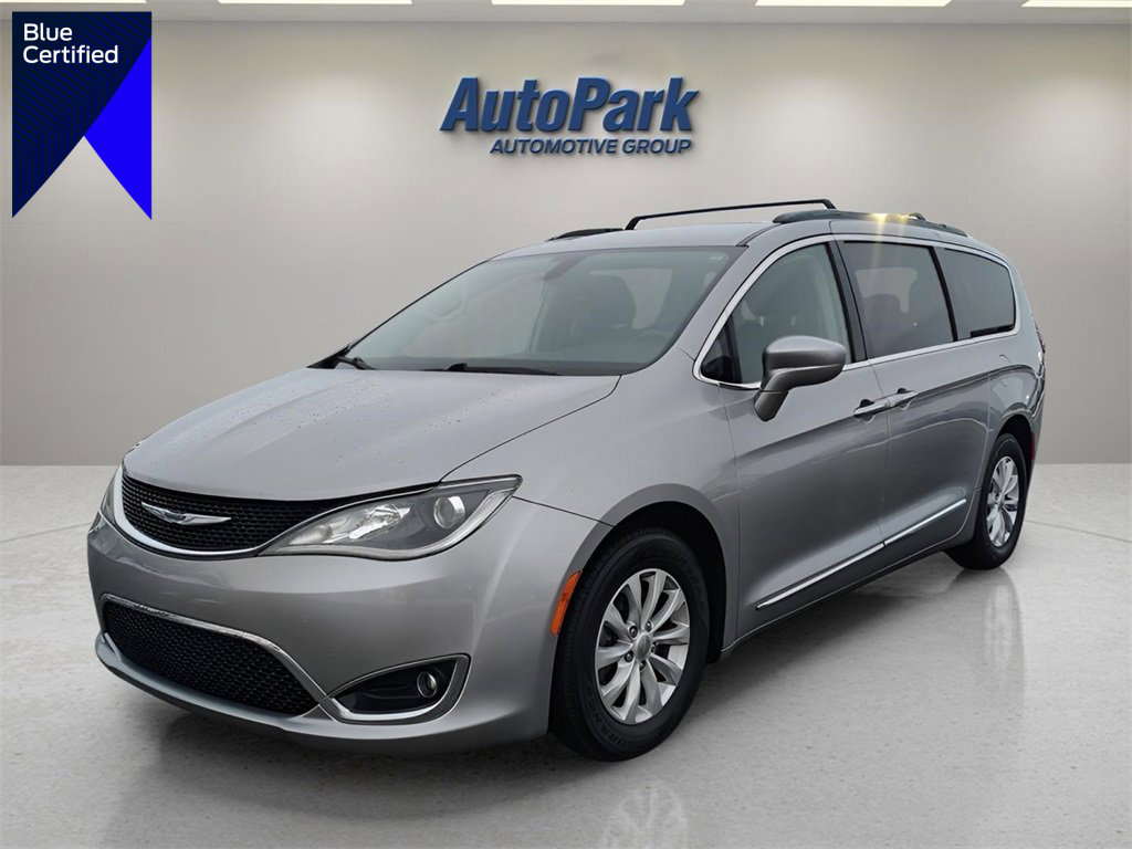 Used 2017 Chrysler Pacifica Touring-L image 1