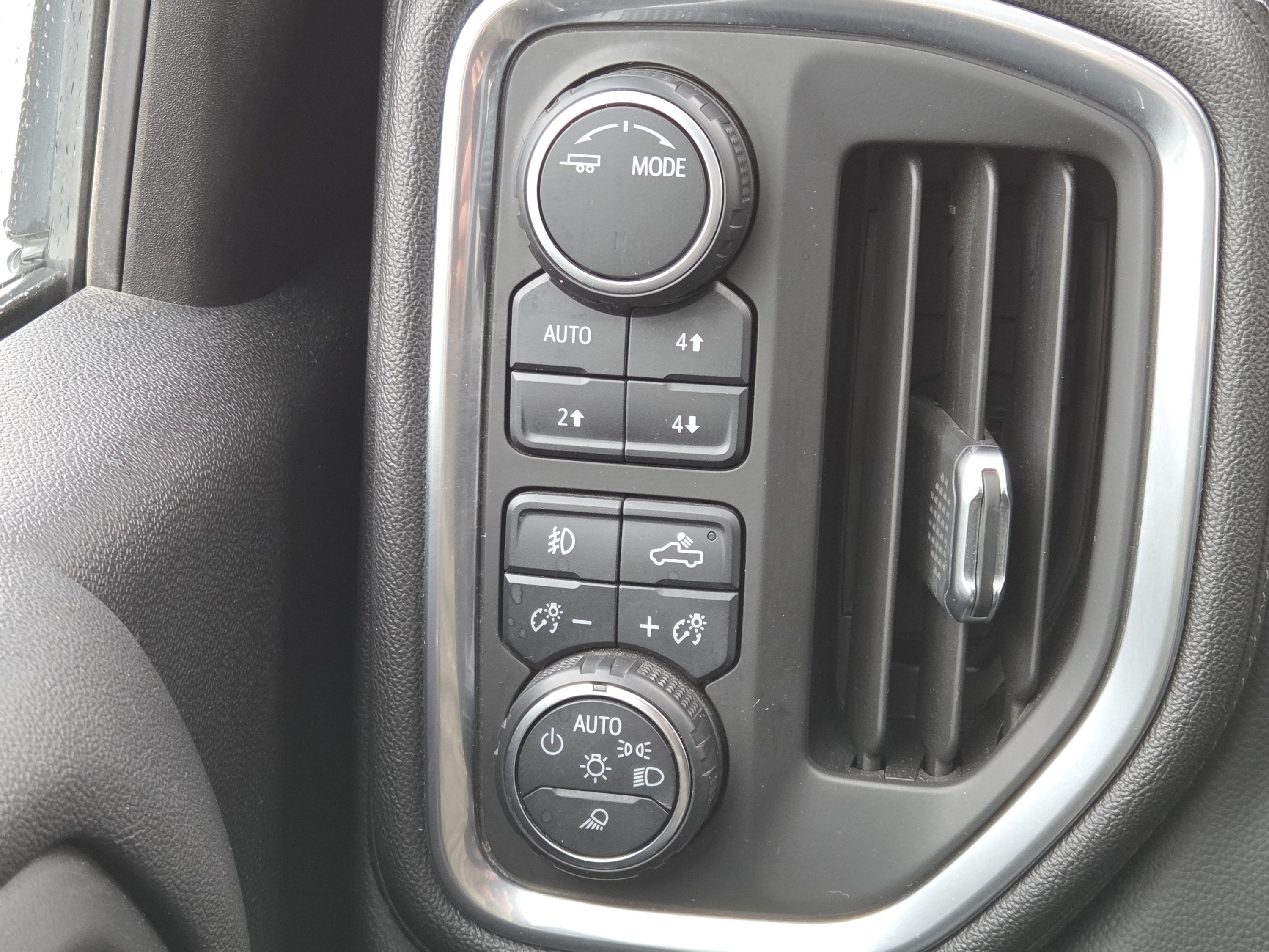 Used 2020 Chevrolet Silverado 3500 LTZ w/ LTZ Convenience Package AWD/4WD image 10