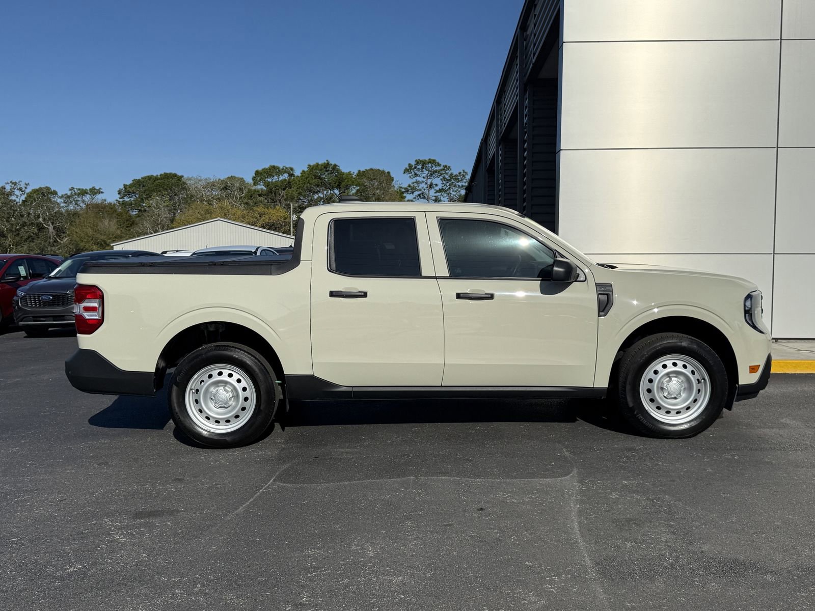 Certified 2025 Ford Maverick XL w/ Equipment Group 102A AWD/4WD image 3